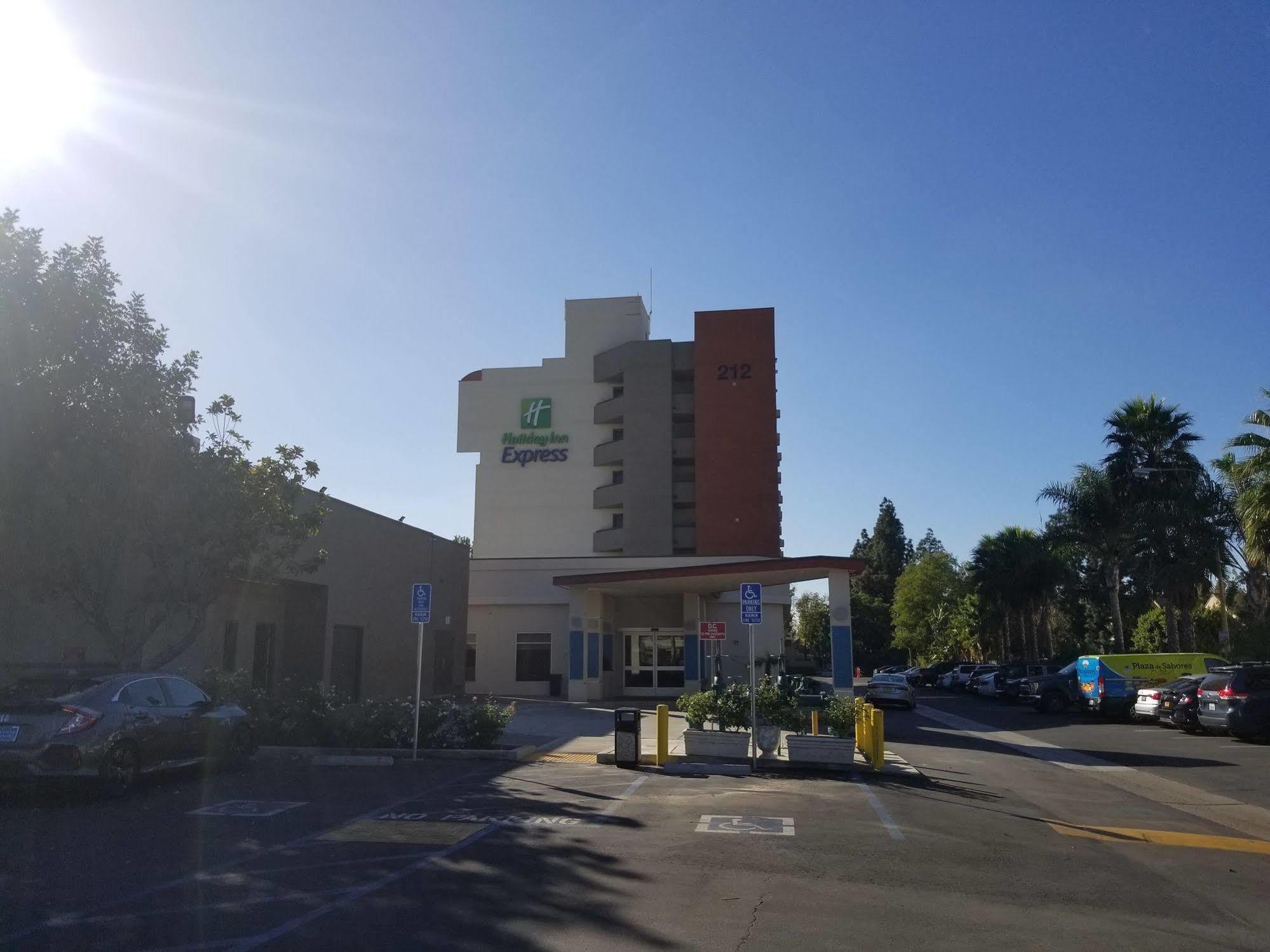Holiday Inn Express Fullerton-Anaheim By Ihg Zewnętrze zdjęcie