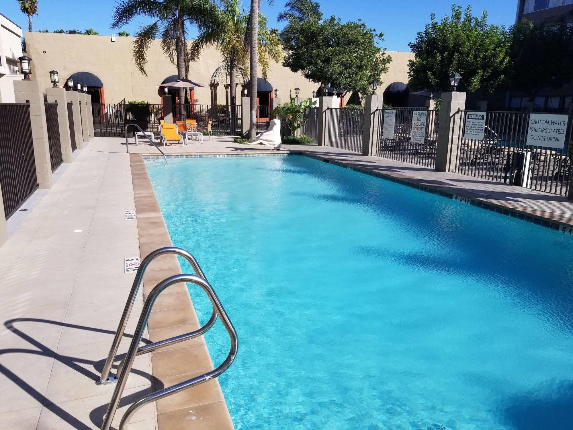 Holiday Inn Express Fullerton-Anaheim By Ihg Zewnętrze zdjęcie